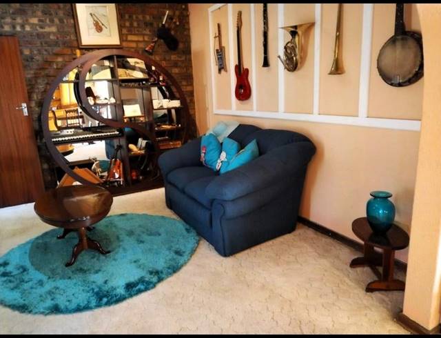 BUSINESS FOR SALE IN SUNWARD PARK